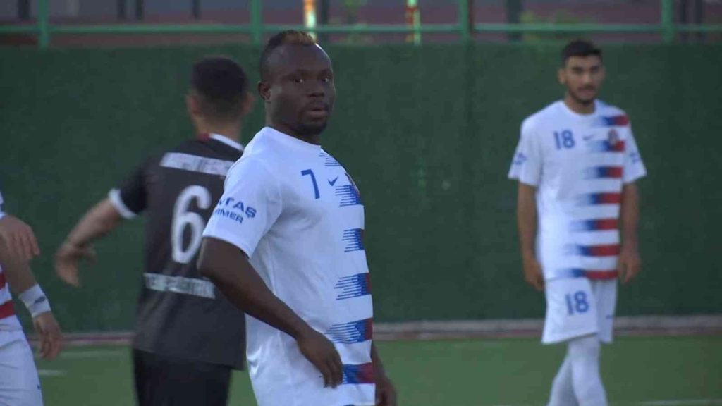 Okumak için Elazığ’a gelen Afrikalı öğrencilerin hayali futbolcu olmak