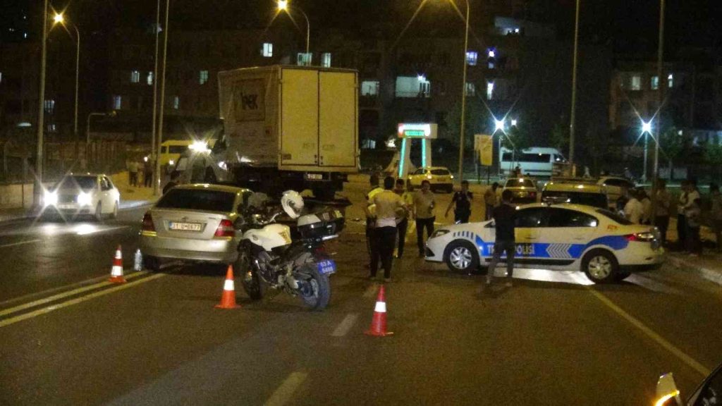 Şanlıurfa’da kamyonet ile otomobil çarpıştı: 5 yaralı