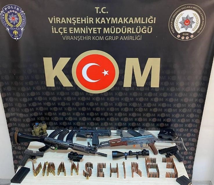 Şanlıurfa’da uzun namlulu silah ile tabanca ele geçirildi