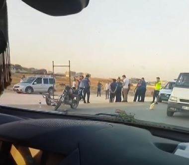 Sepetli motosiklet kamyonete çarptı: 1 ölü, 2 yaralı