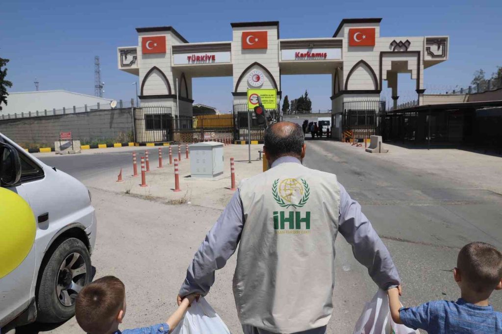 Sokakta bulunan İnguş kardeşler Rusya’da yaşayan ailesine kavuştu