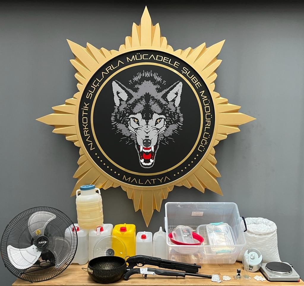 Suçüstü yakalanan 3 zehir taciri tutuklandı