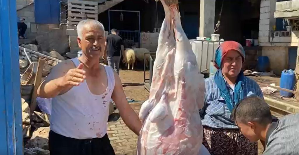 Türkülü kurban kesimi gülümsetti