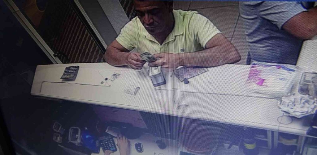 Yanlış hesap yaptı, bin 680 dolar fazla para verdi