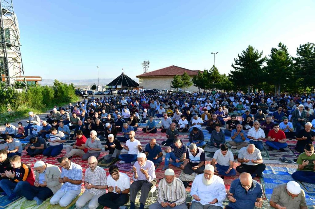 Yeşilyurt Gedik Namazgâh’ında Bayram Namazına ilgi büyük oldu