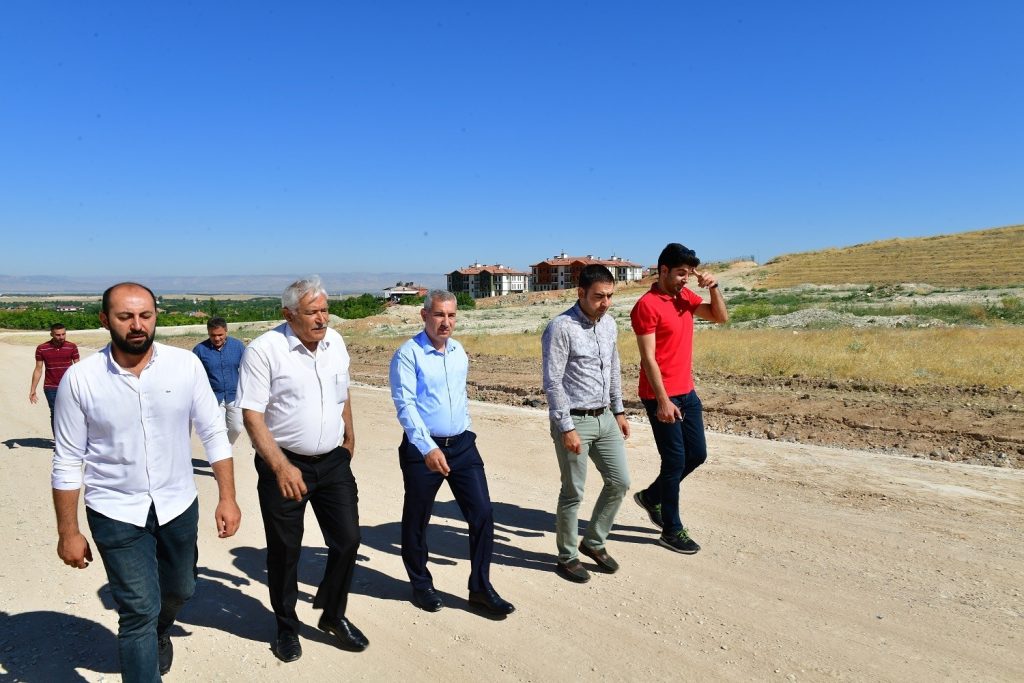 Yeşilyurt’ta Melekbaba Mahallesi konforlu yollarla buluşuyor