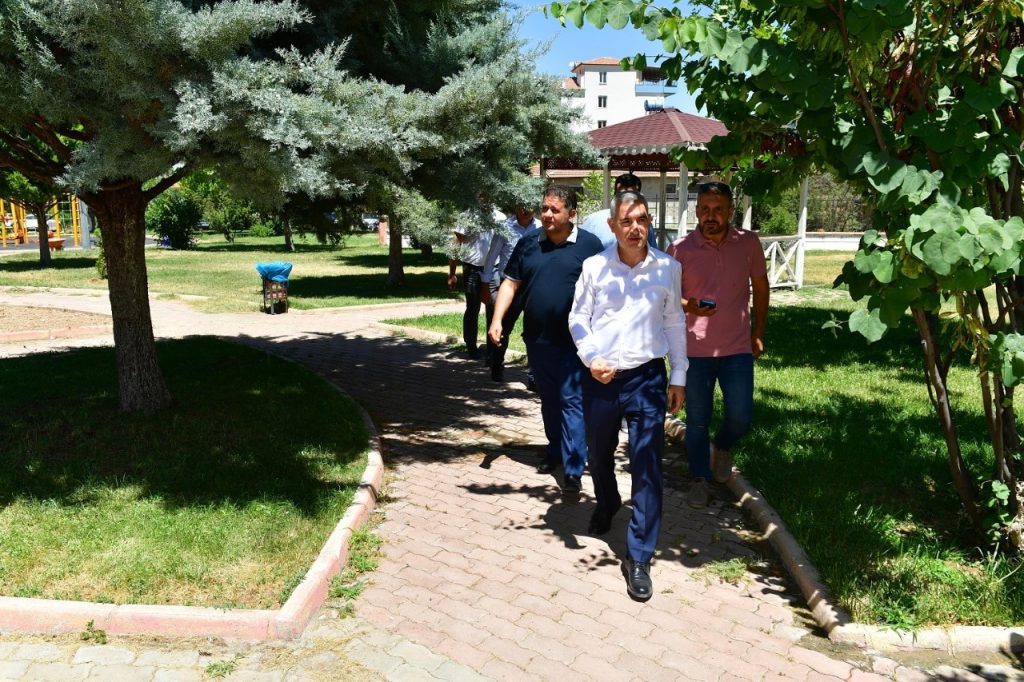 Yeşilyurt’ta sosyal yaşam alanları düzenleme çalışmaları sürüyor