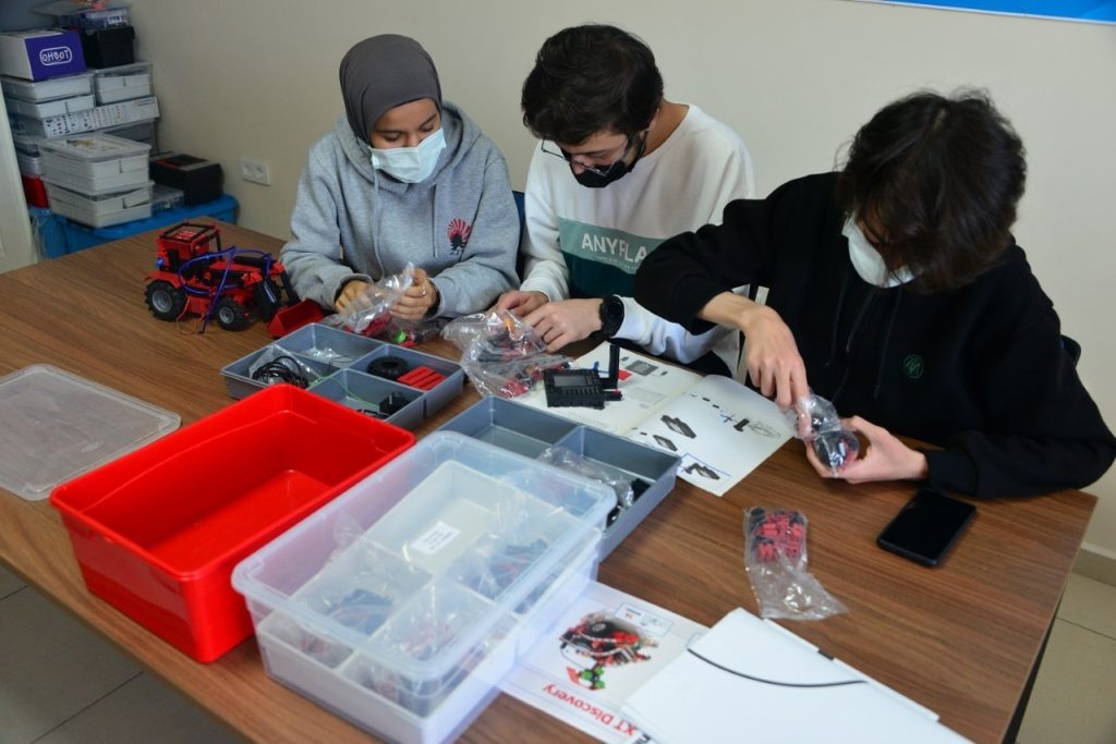 Yeşilyurt’ta ücretsiz robotik kodlama kursu