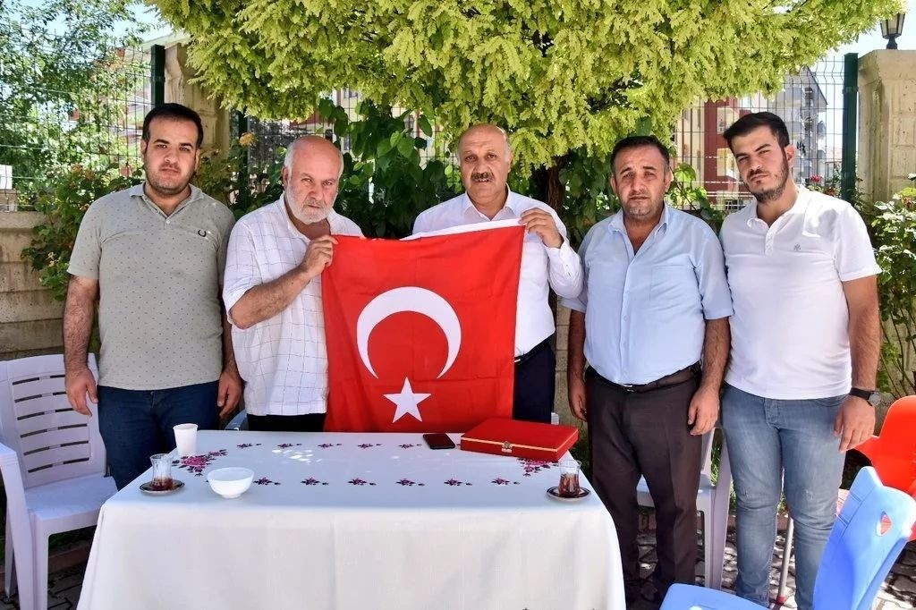 Zelyurt, 15 Temmuz şehidi Bozkurt’un kabrini ve ailesini ziyaret etti
