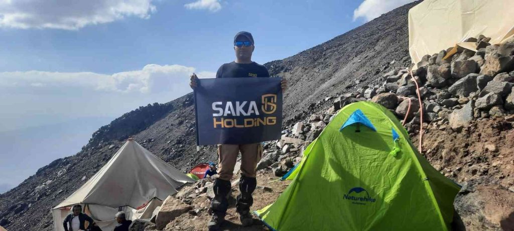 30 Ağustos’un 100’üncü yıl dönümünde Ağrı Dağının zirvesinde bayrak açtılar