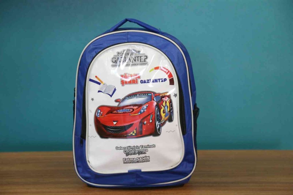 75 bin ilkokul 1’inci sınıf öğrencisine çanta ve kırtasiye malzemeleri büyükşehir’den