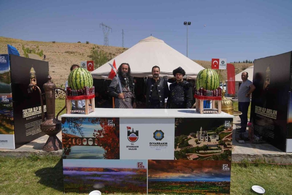 Ahlat ve Malazgirt’te Diyarbakır çadırına yoğun ilgi