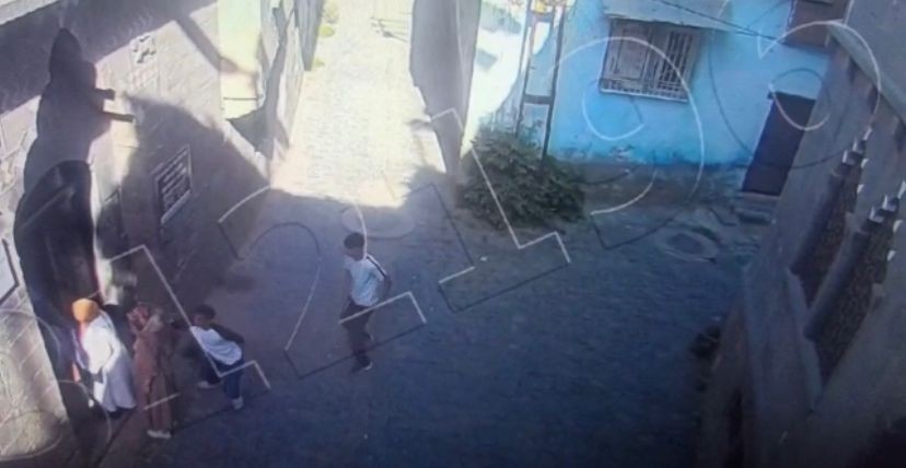 Ara sokakta kapkaç yapan şüpheliler kıskıvrak yakalandı