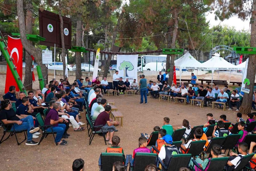 Babalar ve çocukları gençlik kampında buluştu