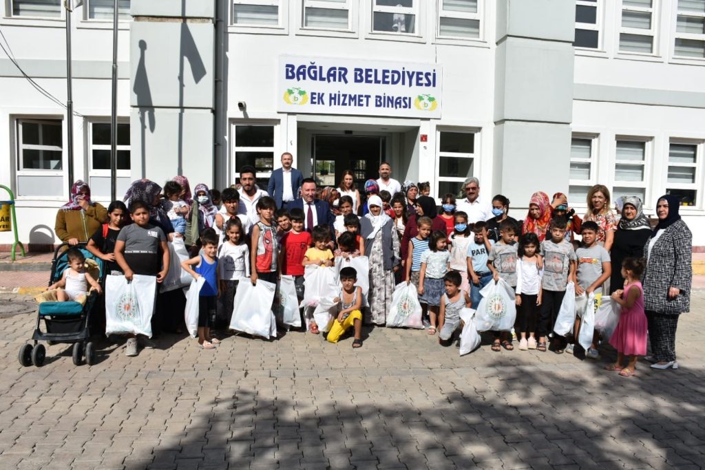 Bağlar Belediyesi 8 ayda bin 470 çocuğun giyim ihtiyacını karşıladı