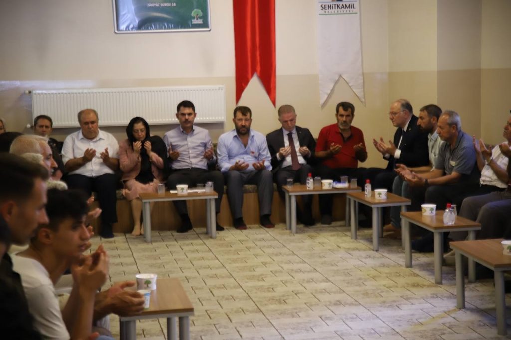 Bakan Kurum’dan şehit ailesine taziye ziyareti