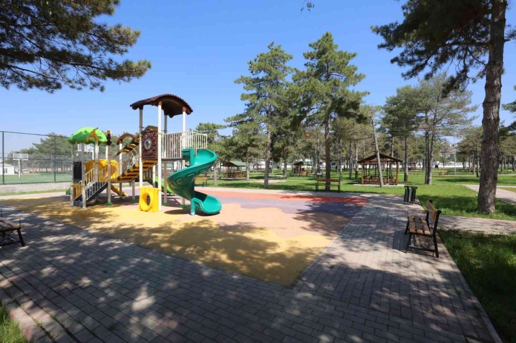 Başkan Şerifoğulları, “Çocuklarımızın mutluluğunu görmek ve sosyal alanlar oluşturmak bizleri mutlu ediyor”