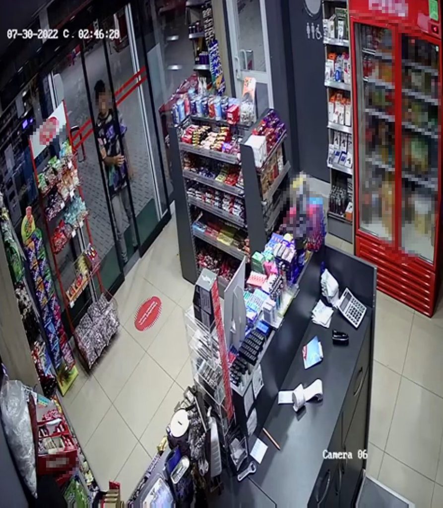 Benzin istasyonunun marketinden para çalıp kayıplara karıştı