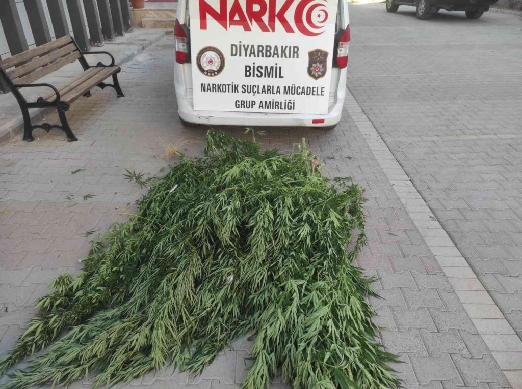 Diyarbakır’da ‘huzur uygulaması’: Silah ve uyuşturucu ele geçirildi