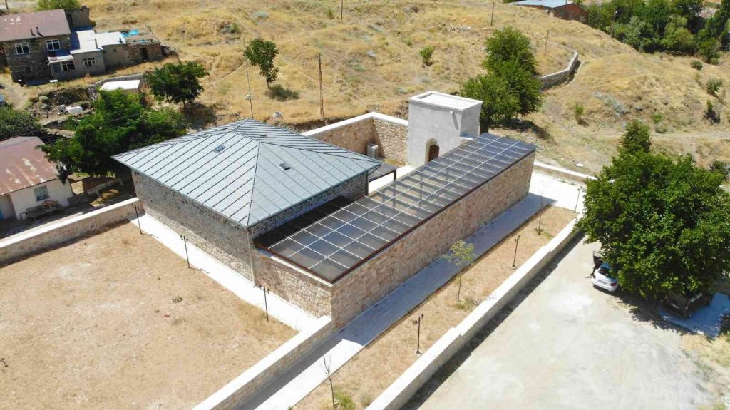 Elazığ’da 800 yıllık camiye yoğun ilgi