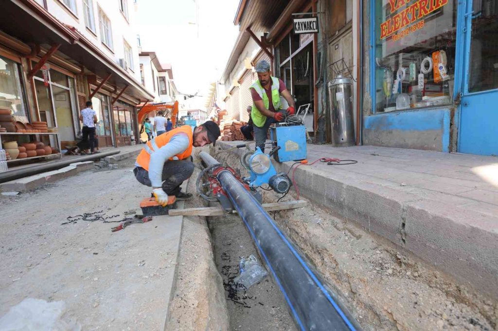 Elazığ’da altyapı yenileme çalışmaları tüm hızıyla sürüyor