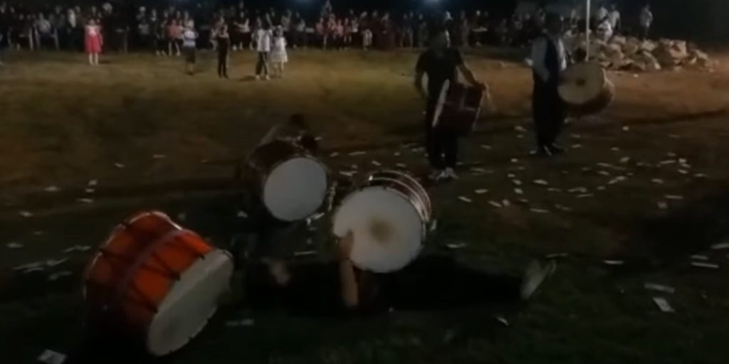 Elazığ’da ’Davulcu tutulması’: 5 davulcunun şovu kameralarda