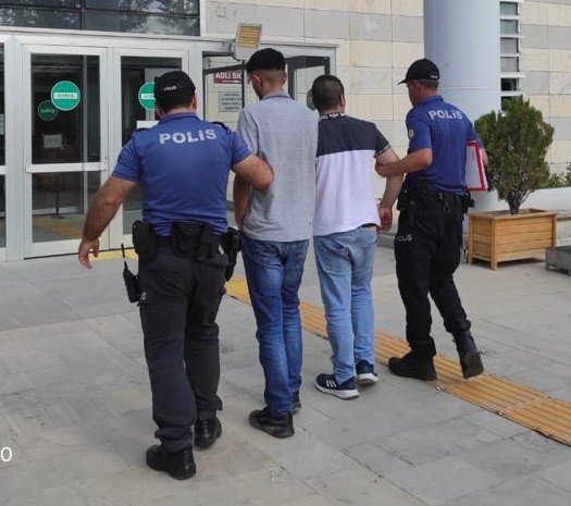 Elazığ’da kamyonet çalan 2 şüpheli yakalandı