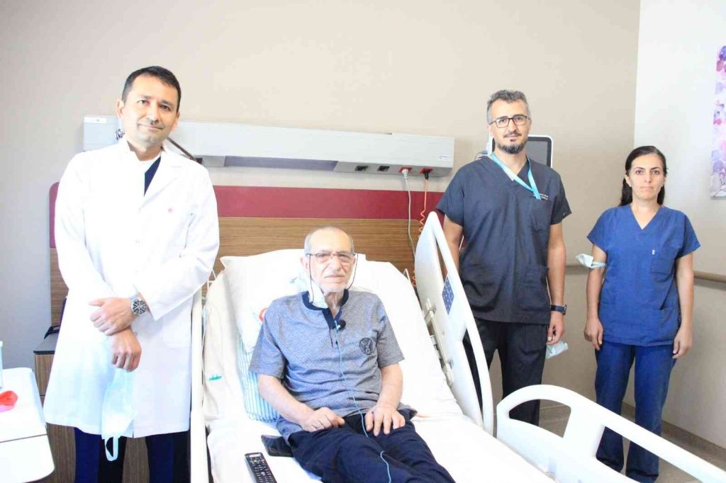 Elazığ’da, küçük bir kesiden akciğer kanseri ve göğüs kitlesi ameliyatları yapıldı