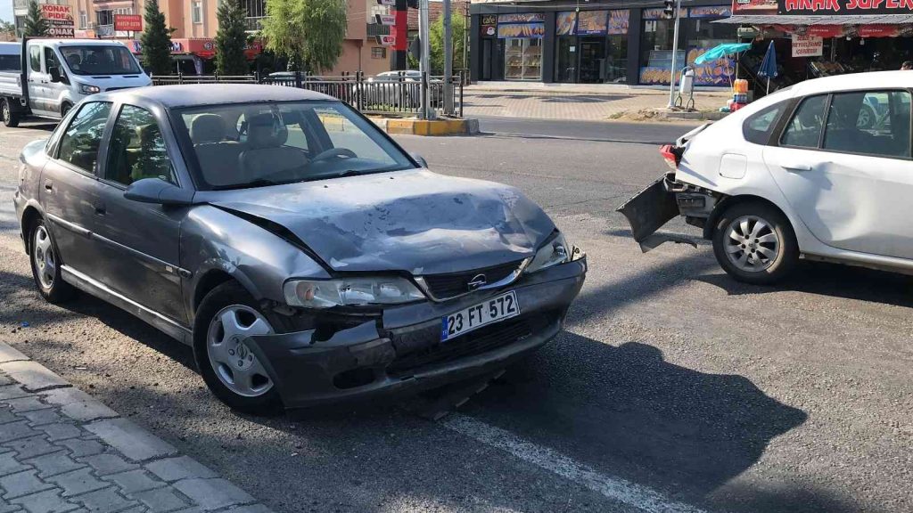 Elazığ’da trafik kazası: 3 yaralı