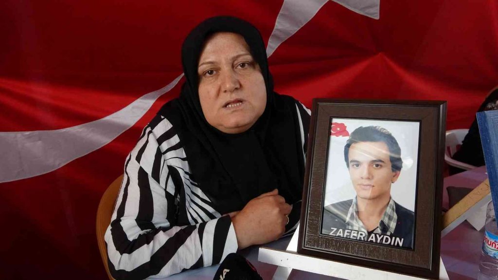 Evlat nöbetindeki aileler çocuklarına ’teslim olma’ çağrısında bulundu