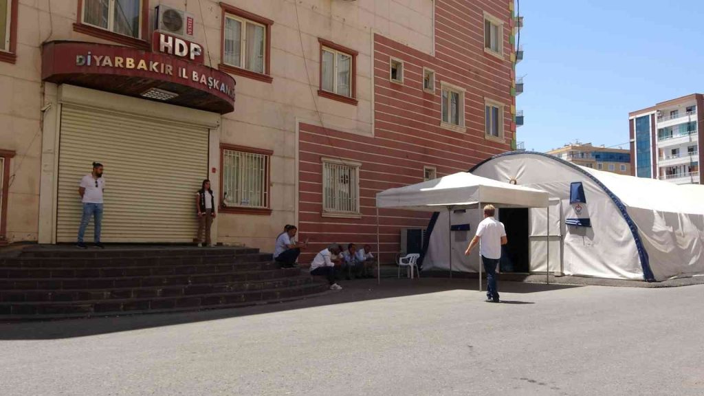 Evlat nöbetindeki babadan HDP’nin Diyarbakır mitingine tepki