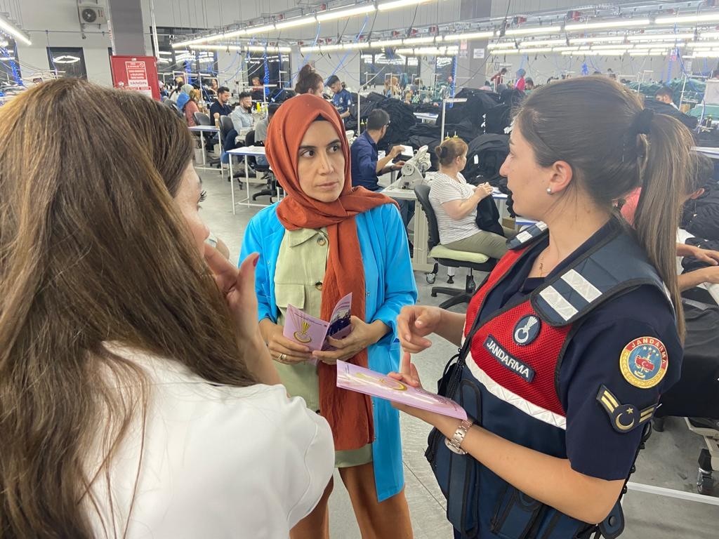 Fabrika çalışanlarına Kadına ‘El Kalkamaz’ eğitimleri