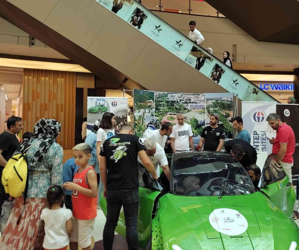 GAÜN öğrencilerinin yaptığı araç yoğun ilgi gördü
