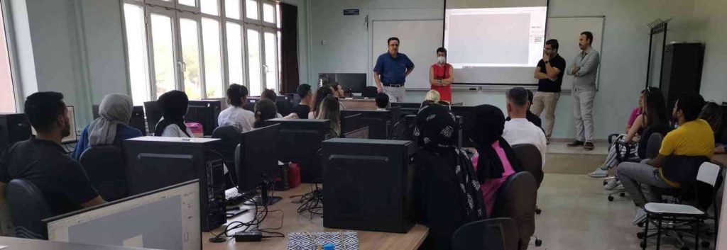 GAÜN’de halı tasarımı eğitimleri verildi