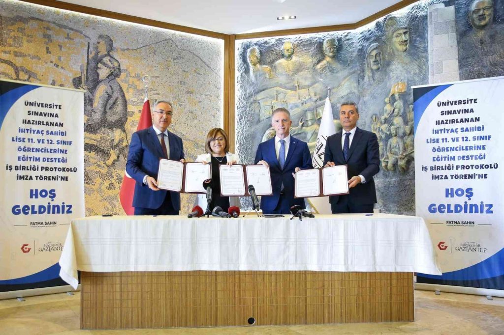 Gaziantep’te 11 ve 12’nci sınıf öğrencilerine bin 200 TL maddi destek