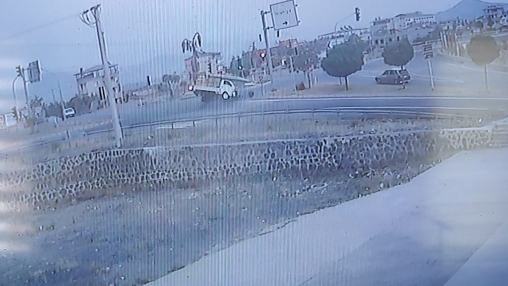 Gaziantep’te kaza anı, güvenlik kamerasına yansıdı