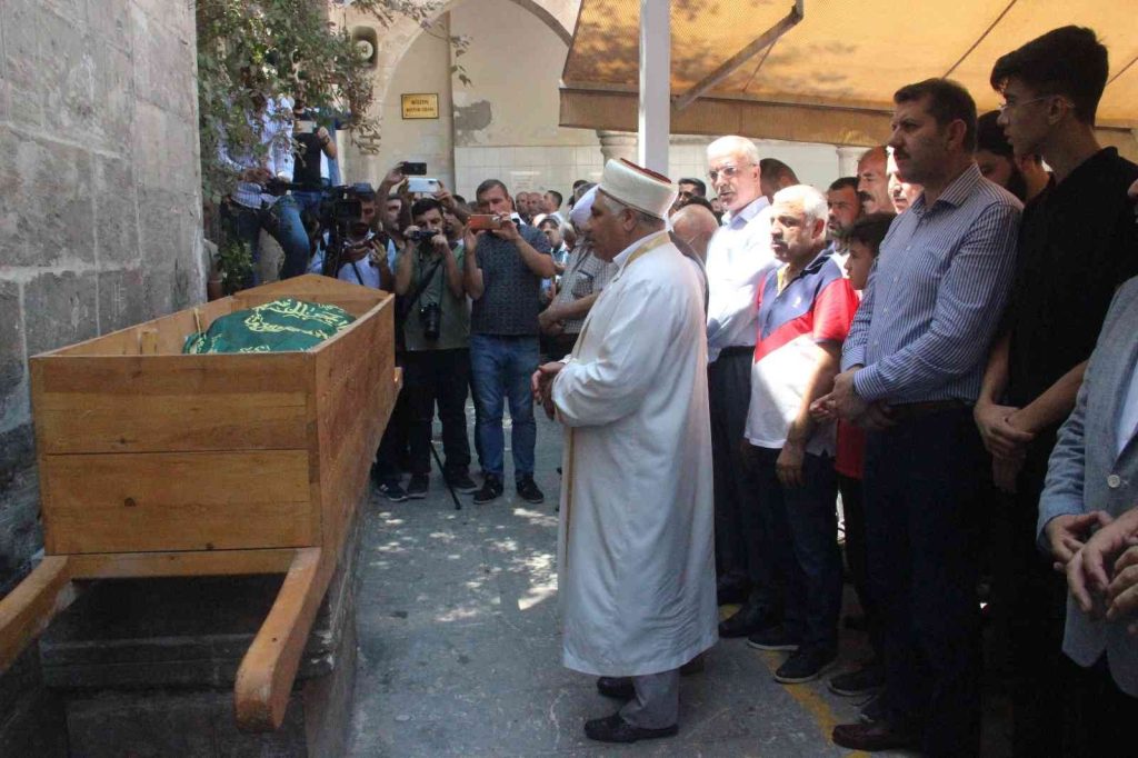 İHA muhabiri Muhammed Abdulkadir Esen son yolculuğuna uğurlandı