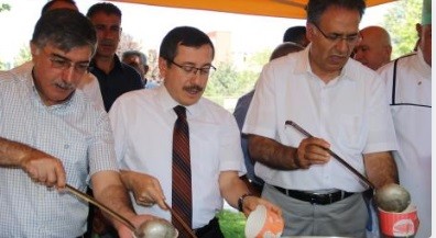 İnönü Üniversitesi’nden aşure ikramı