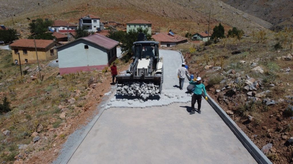 Karagöz Mahallesi’ndeki meydan çalışmaları tamamlandı