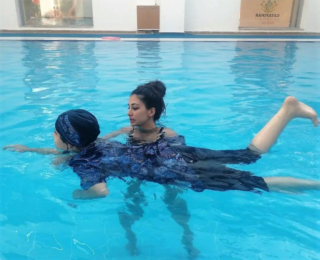 Kayapınar Belediyesi’nden otizmli çocuklara özel yüzme kursu