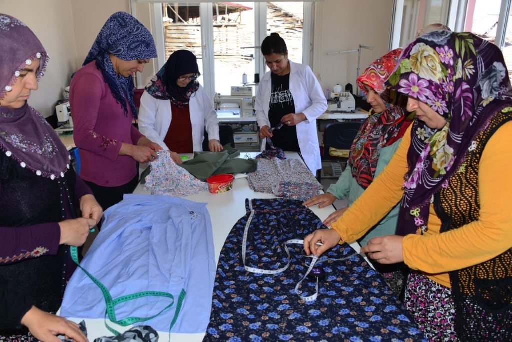 Konak’ta biçki-dikiş kursuna ilgi