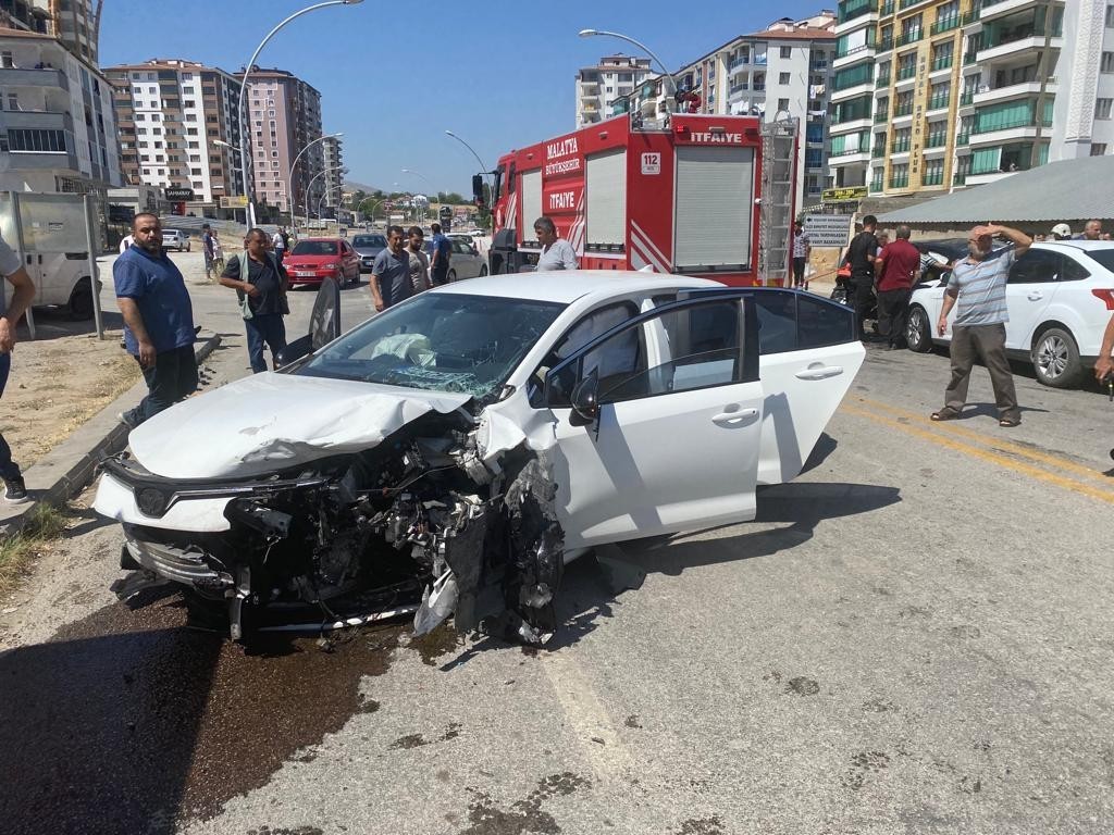Malatya’da feci kaza: 9 yaralı