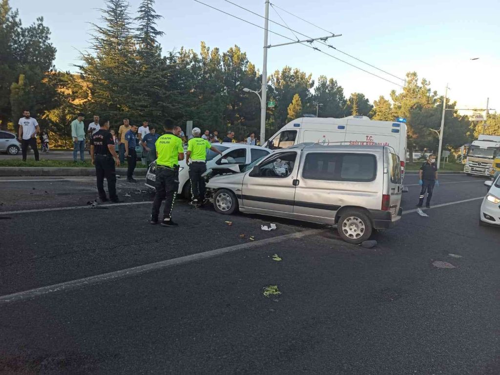Malatya’da iki ayrı kazada 5 kişi yaralandı