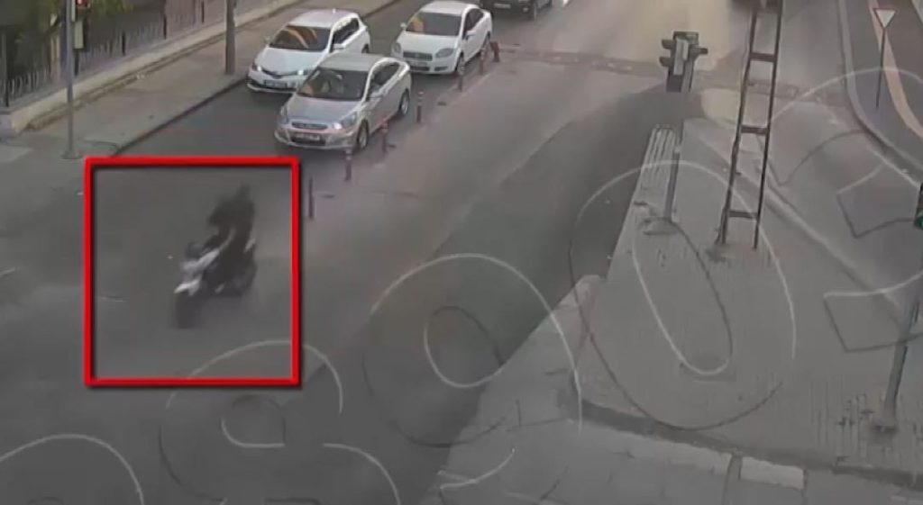 Motosikletli kapkaççılar kameraya yakalandı
