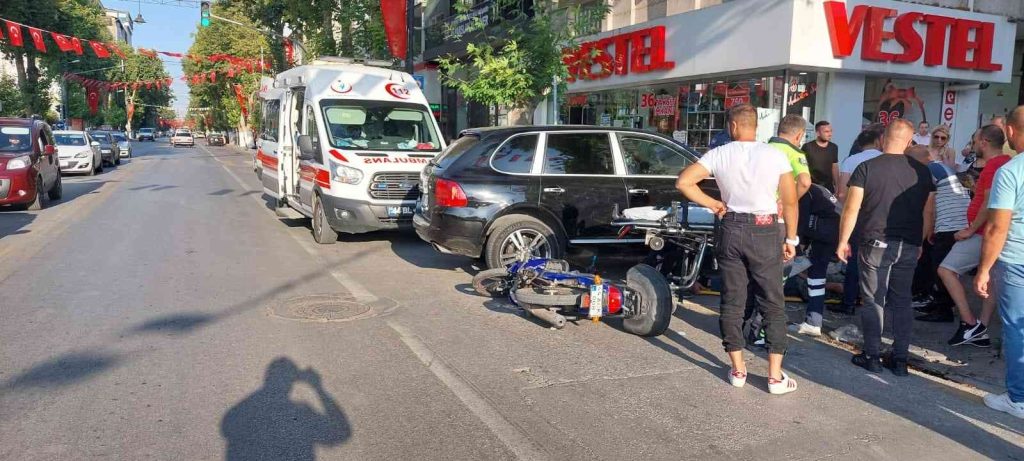 Otomobil ile motosiklet çarpıştı: 1 yaralı