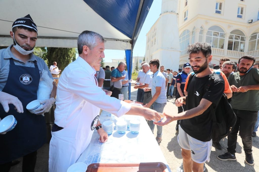 Şahinbey’de her gün 12 bin kişiye aşure