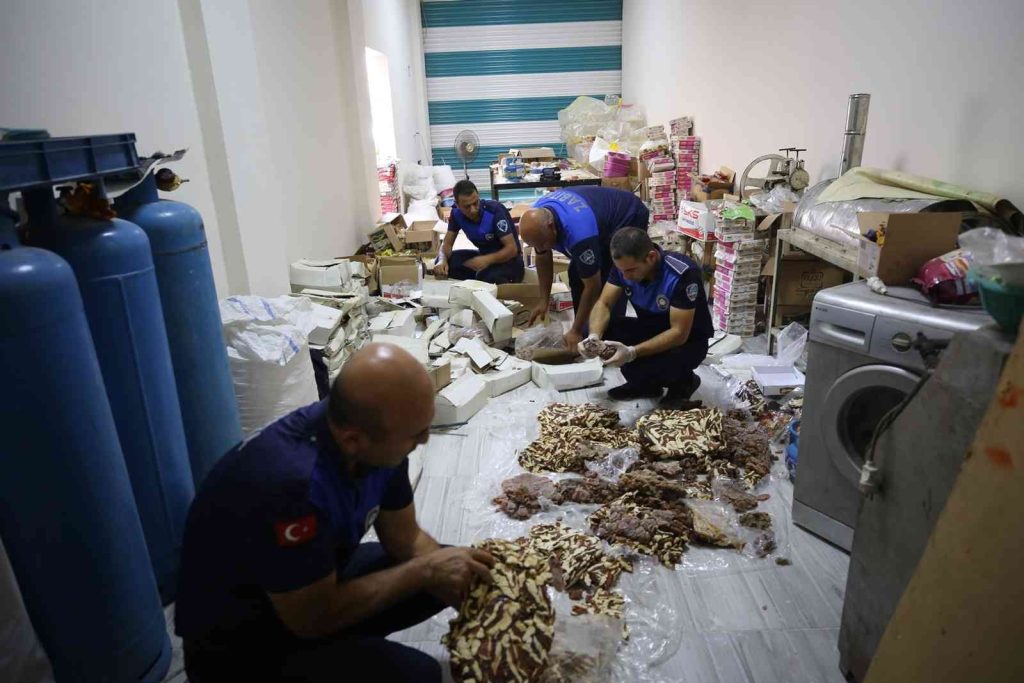 Şanlıurfa’da gıda depolarına operasyon düzenlendi