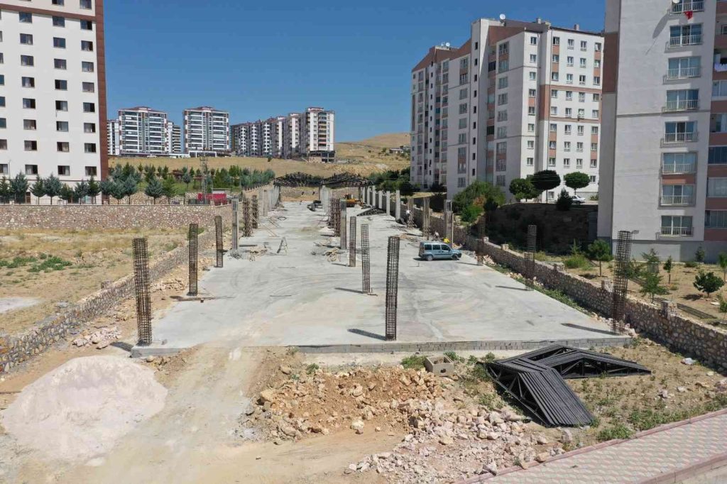 Yapımına başlanan Kent-Köy Semt Pazarı’nda çalışmalar sürüyor