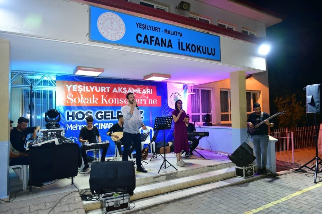 Yeşilyurt akşamları sokak konserine büyük ilgi
