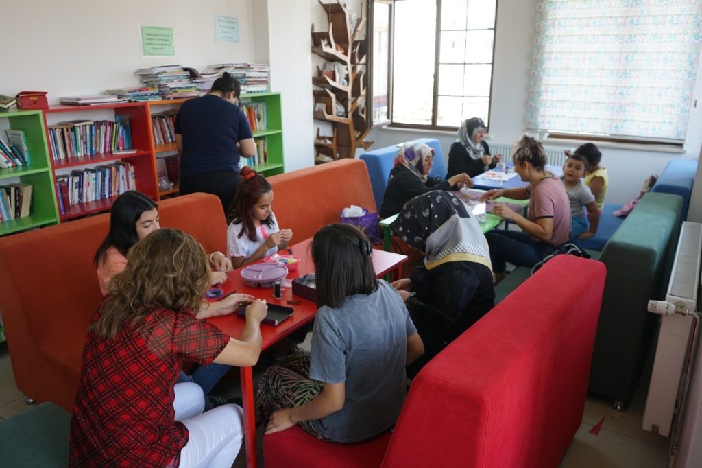 Yeşilyurtlu kadınlar, sanatsal eserler üretiyor